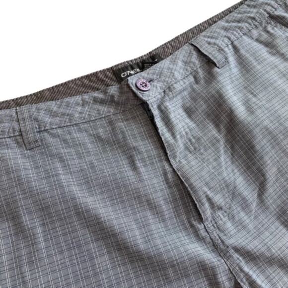 O'Neill Gray Plaid Flat Front Shorts - Size 40 - Picture 2 of 6